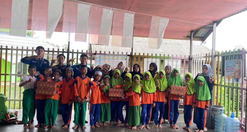 Layanan Masyarakat (Bakti Sosial) di Madrasah Ibtidaiyah
